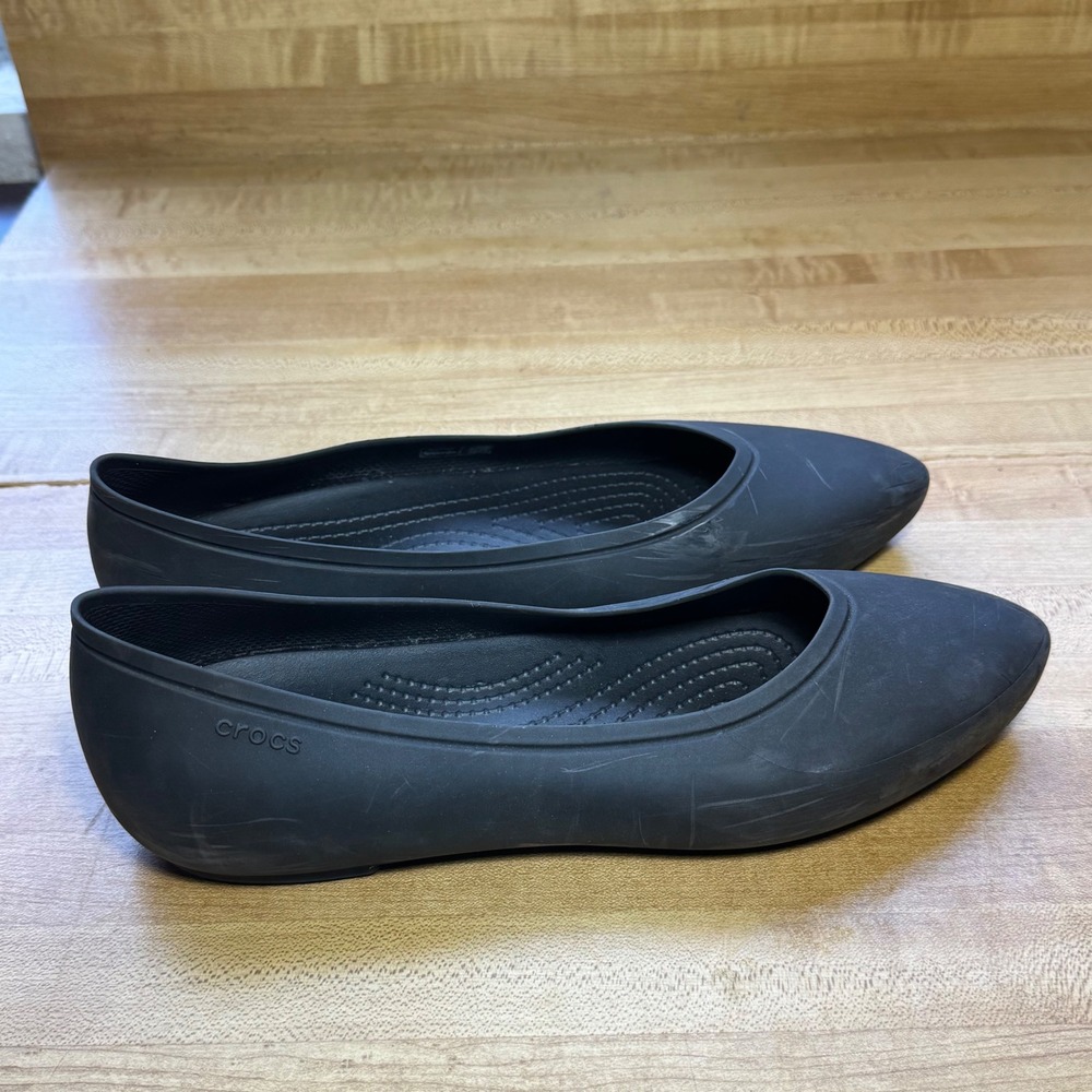 Crocs Pointed Toe Black Comfort Flats Womens Size 9 Slip On Shoes 210169